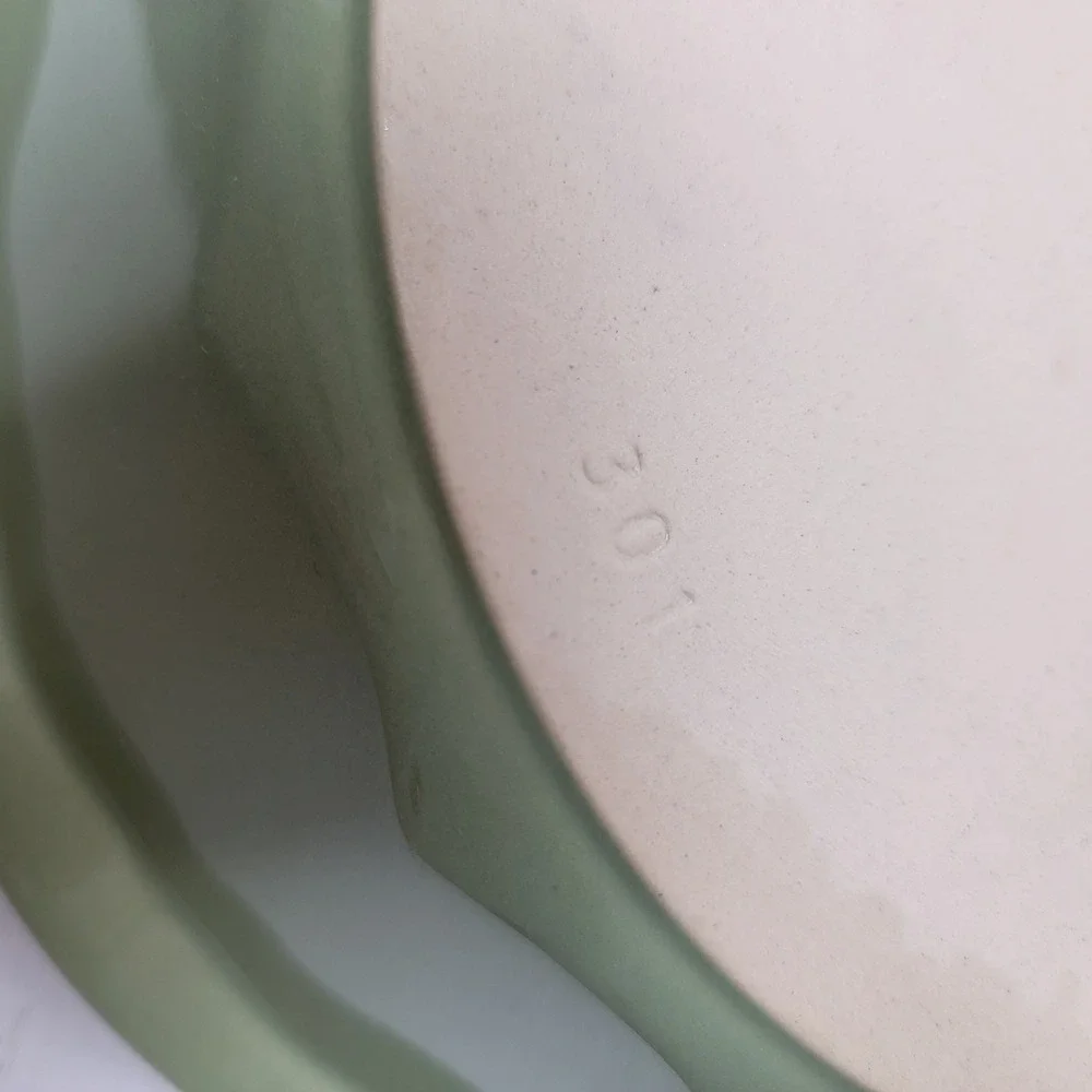 Emile Henry Williams Sonoma‎ Pie Dish Sage Green Cream Excellent Ruffled 10.5